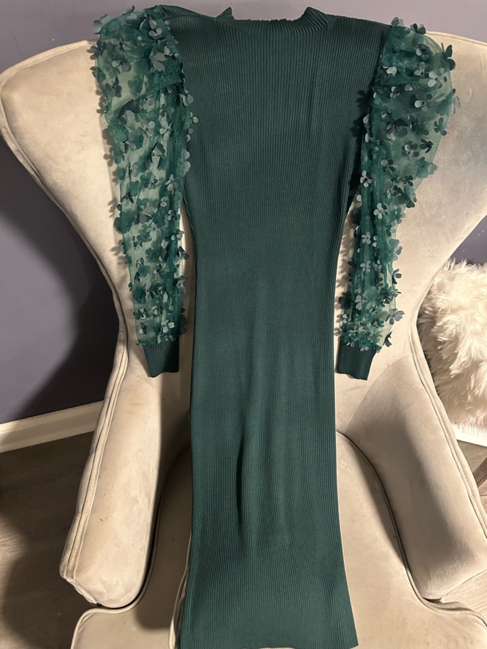 Elegant Green Ribbed Knit Dress with Floral Sheer Sleeves